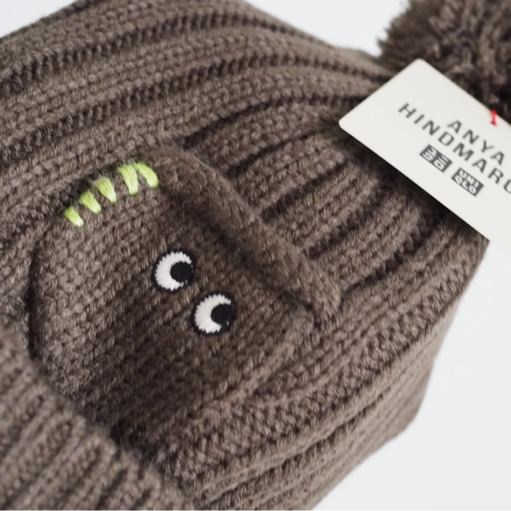 Anya Hindmarch eyes signature logo Uniqlo heattech knit beanie olive - Picture 8 of 8